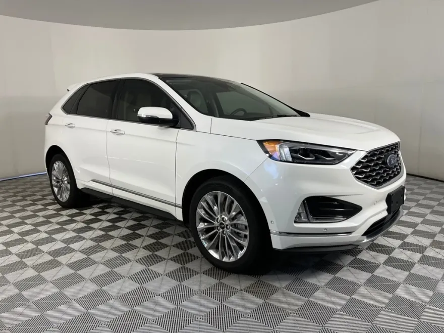 2024 Ford Edge Titanium photo 1