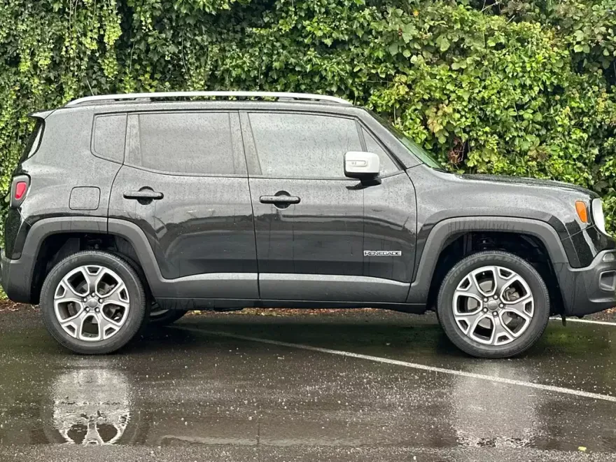 2016 Jeep Renegade Limited photo 1