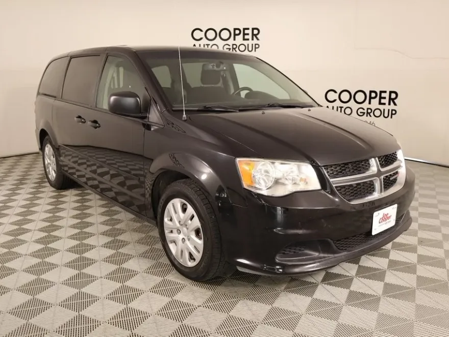 2017 Dodge Grand Caravan SE photo 1