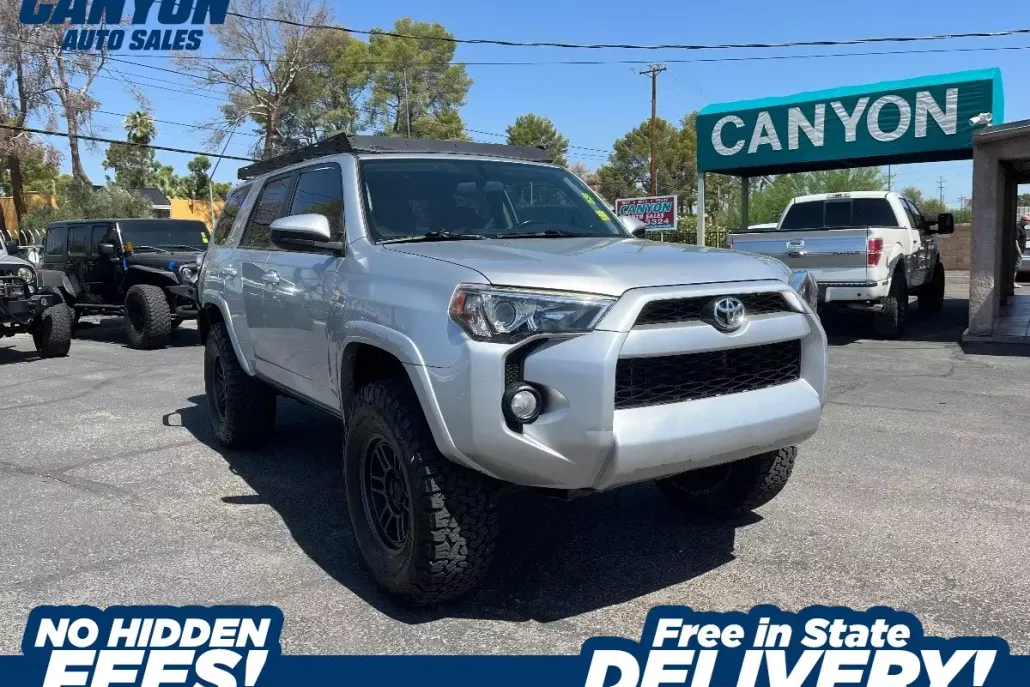 2016 Toyota 4Runner SR5 photo 1