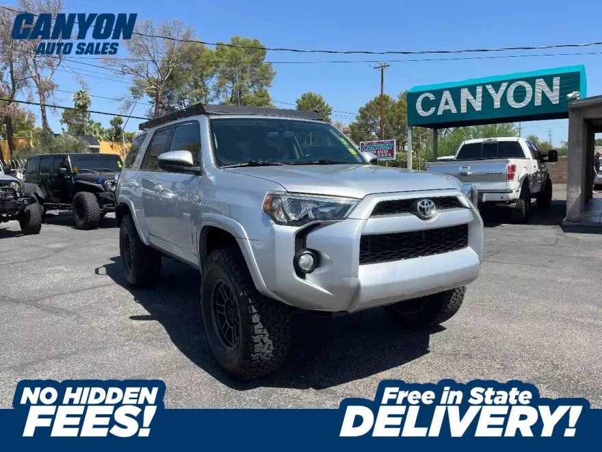 2016 Toyota 4Runner SR5 photo 1