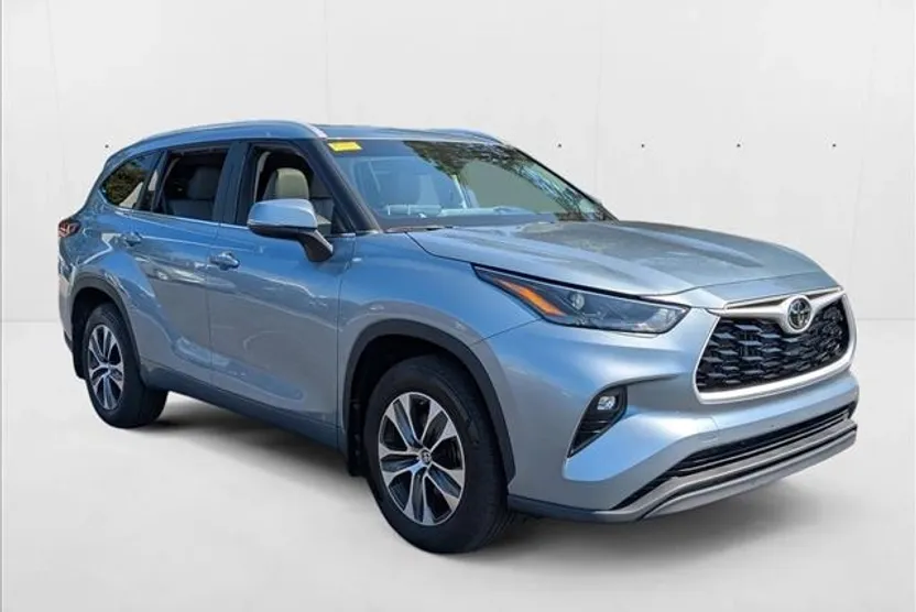 2024 Toyota Highlander XLE photo 1