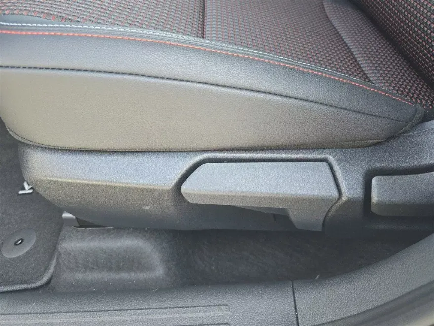 2026 Nissan Kicks SR photo 1