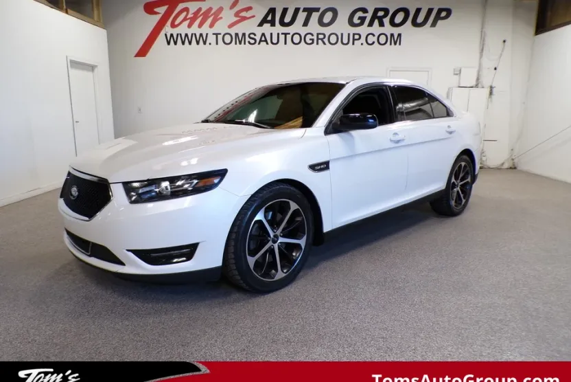 2015 Ford Taurus SHO photo 1