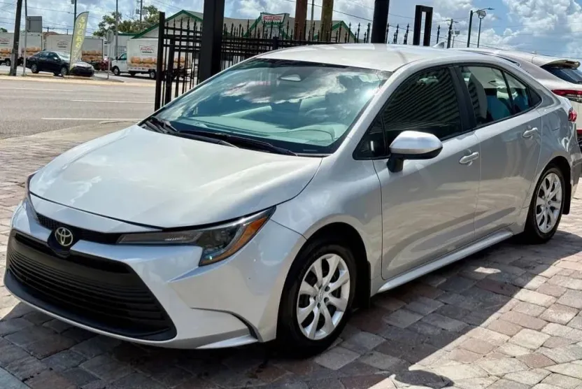 2023 Toyota Corolla LE photo 1