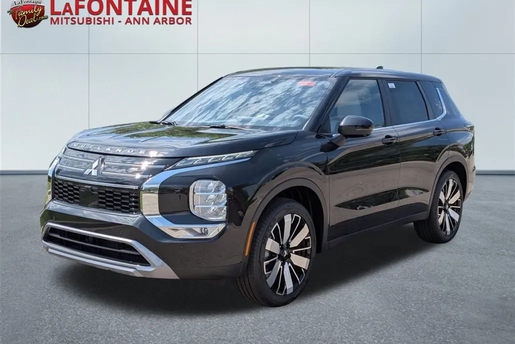 2025 Mitsubishi Outlander SE photo 1