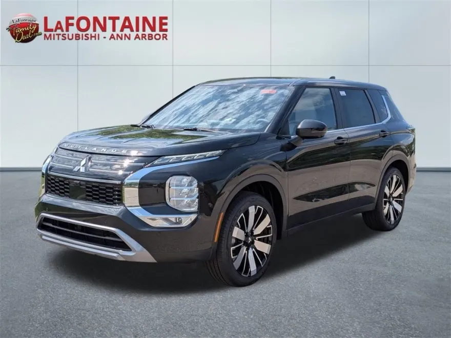 2025 Mitsubishi Outlander SE photo 1