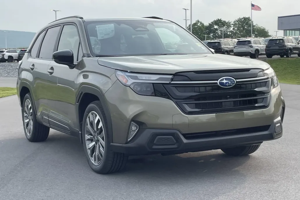 2025 Subaru Forester Touring photo 1