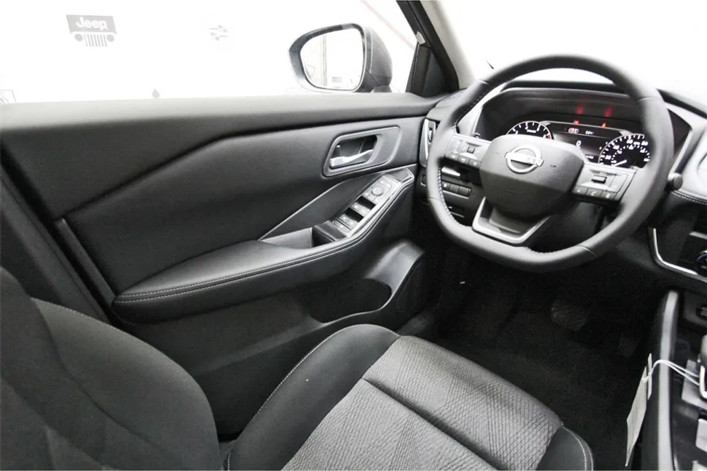 2026 Nissan Rogue SV photo 1