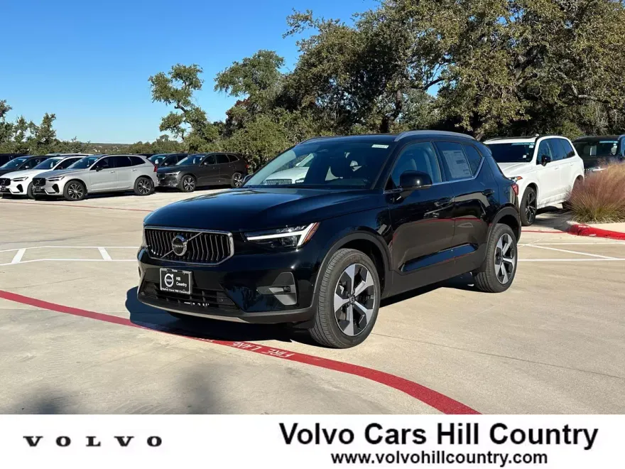 2025 Volvo XC40 Plus photo 1