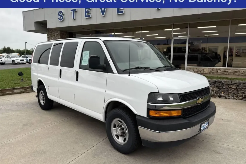 2020 Chevrolet Express 2500 LT Passenger Van photo 1