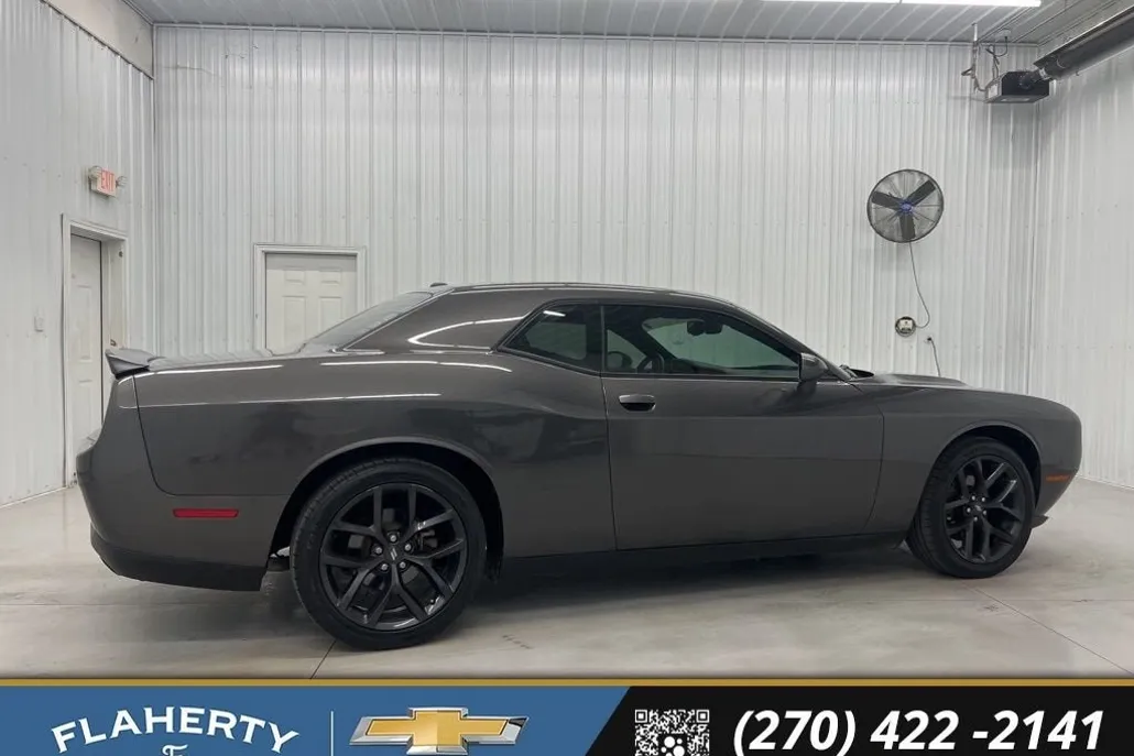 2021 Dodge Challenger SXT photo 1