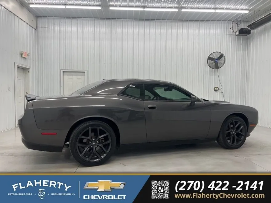 2021 Dodge Challenger SXT photo 1