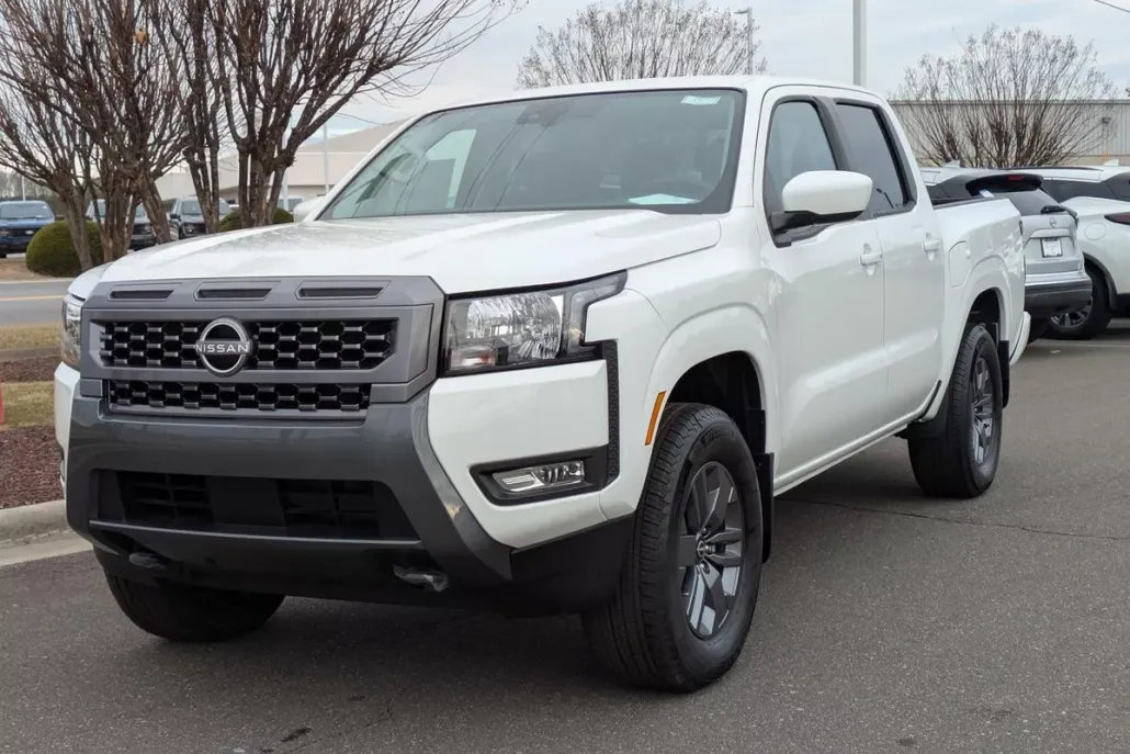 2025 Nissan Frontier SV photo 1
