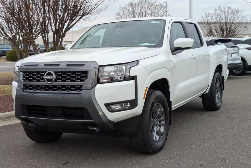 2025 Nissan Frontier SV photo 1