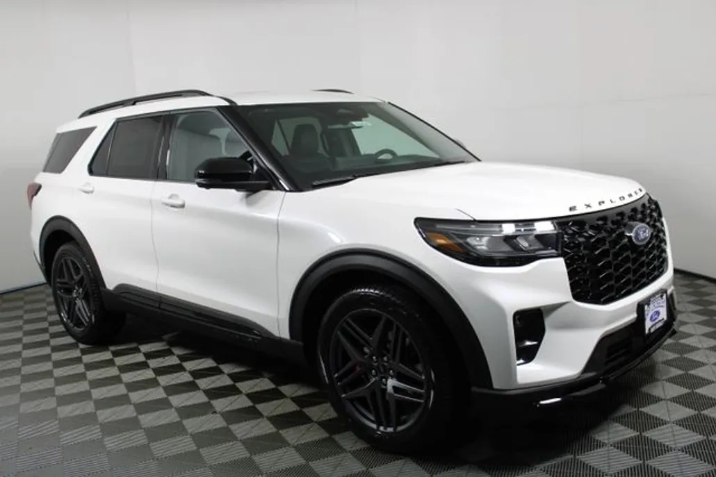 2025 Ford Explorer ST photo 1