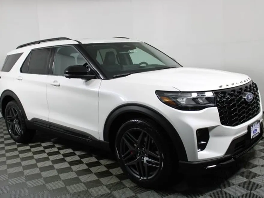2025 Ford Explorer ST photo 1