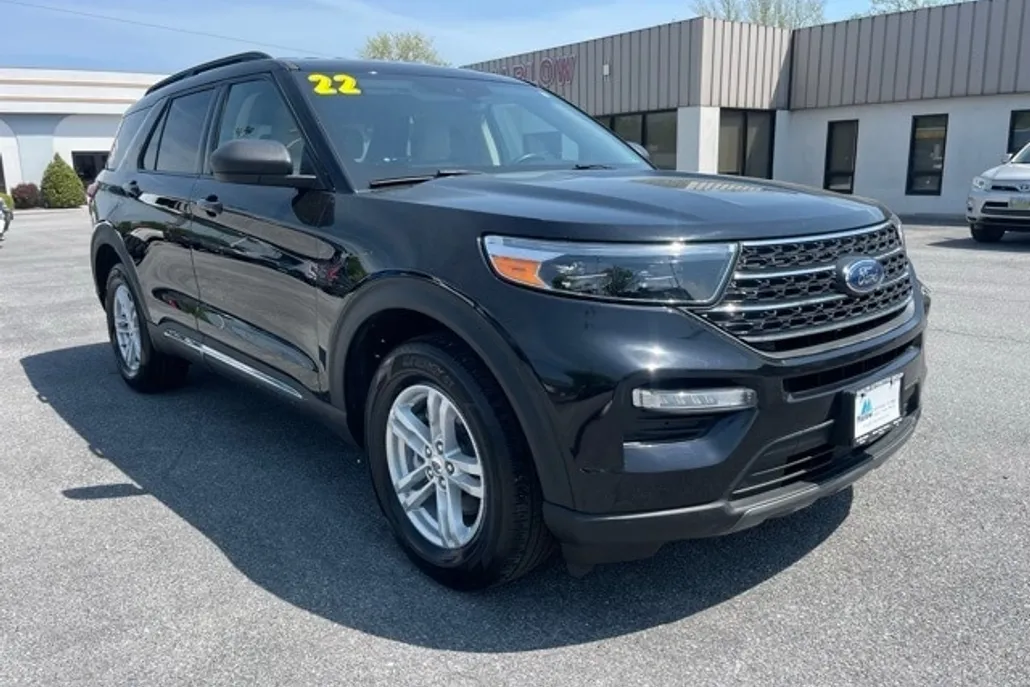 2022 Ford Explorer XLT photo 1