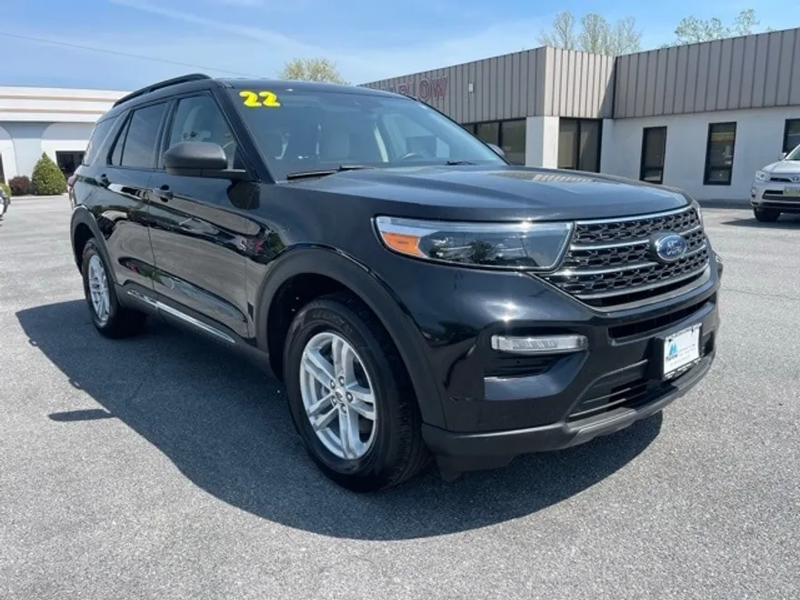 2022 Ford Explorer XLT photo 1