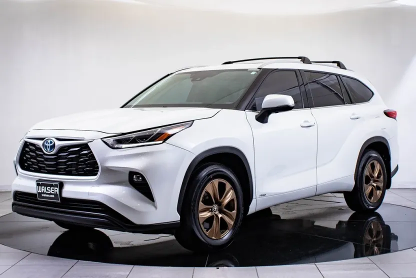 2022 Toyota Highlander Hybrid Bronze Edition photo 1