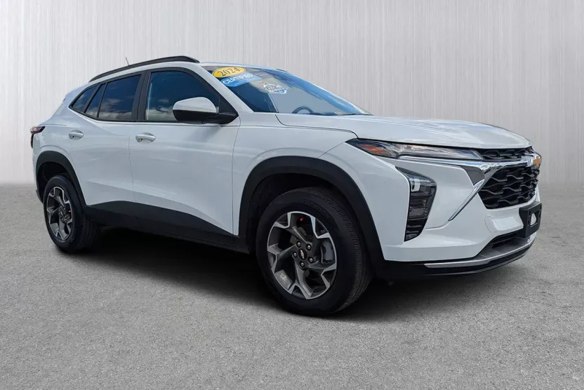 2024 Chevrolet Trax LT photo 1