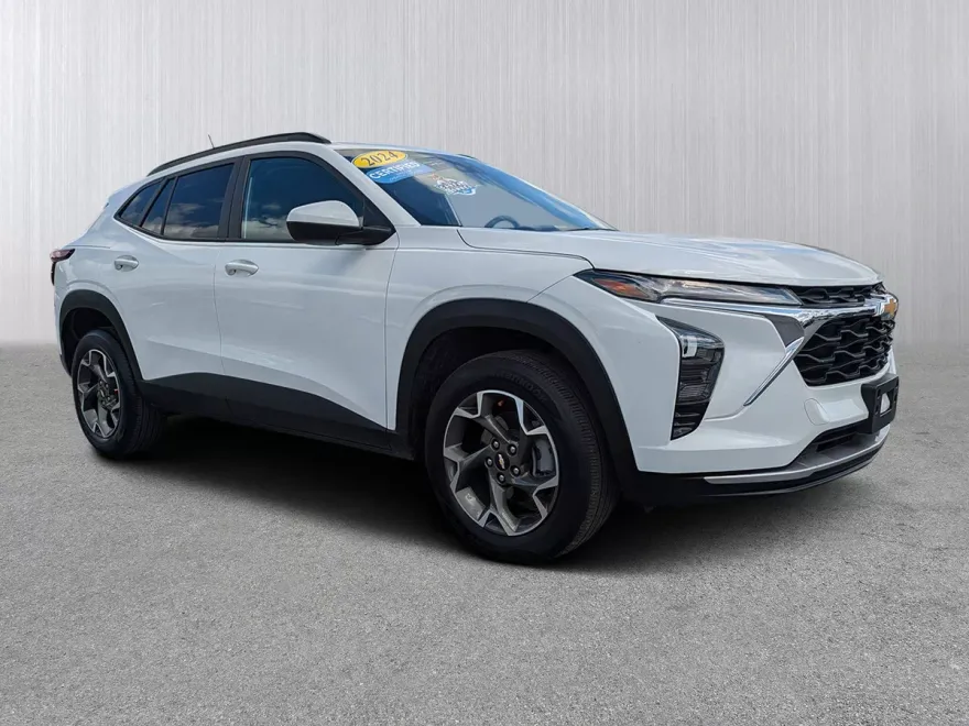 2024 Chevrolet Trax LT photo 1
