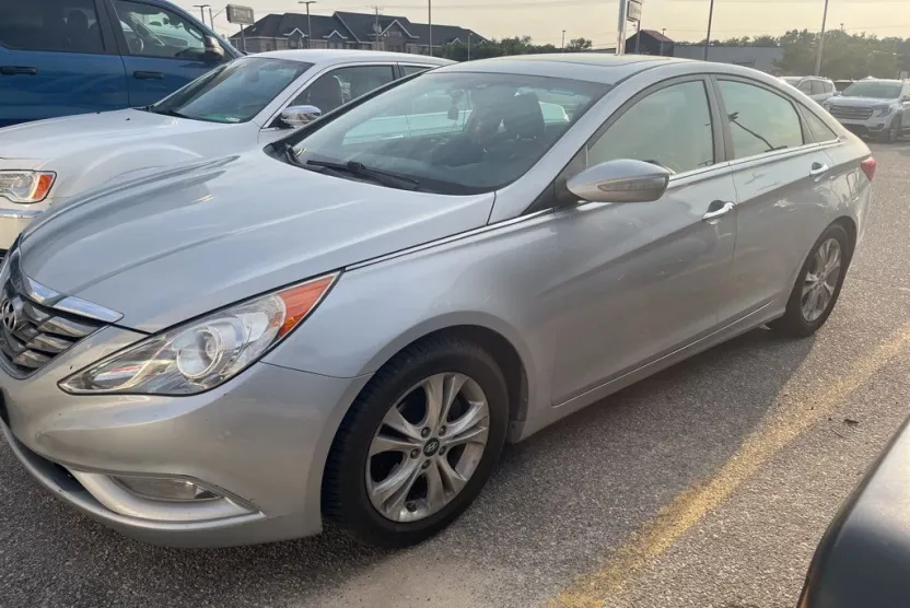2011 Hyundai Sonata Limited photo 1