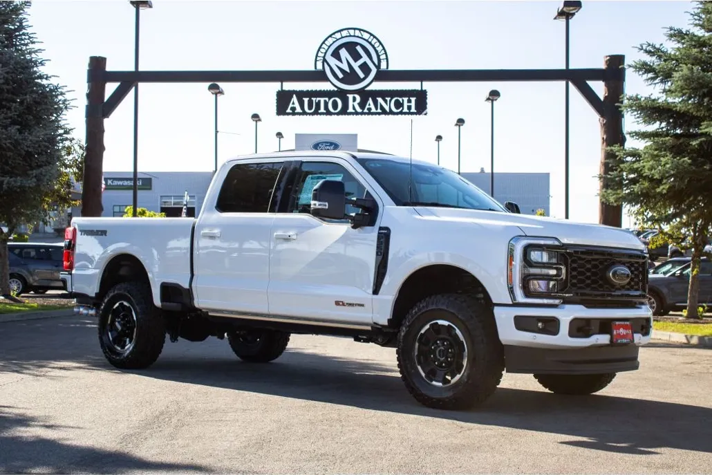 2025 Ford F-350 Lariat photo 1