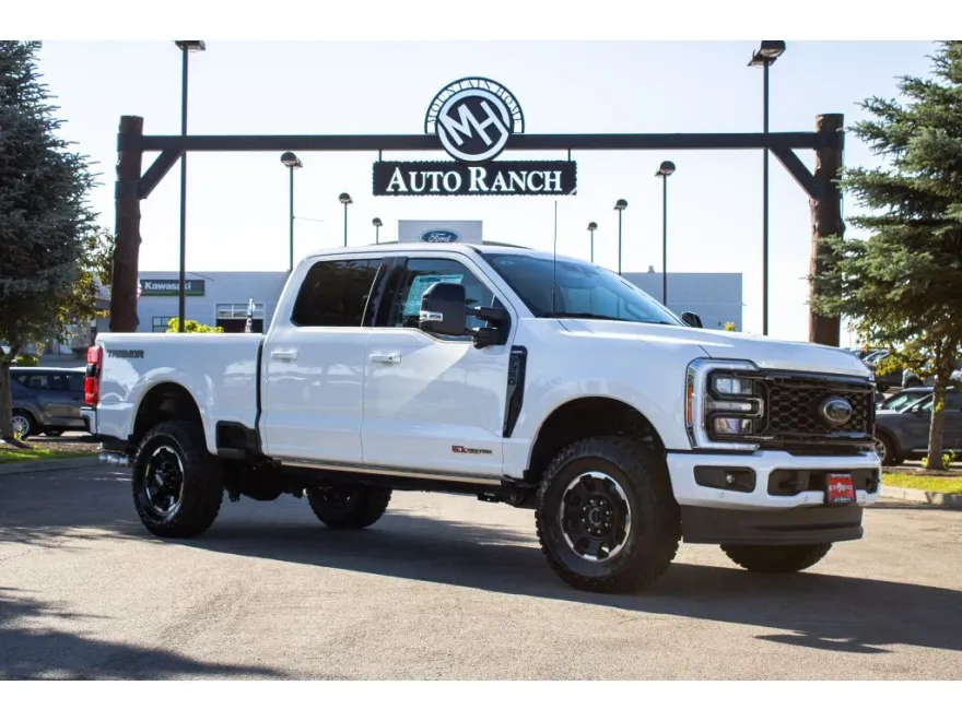 2025 Ford F-350 Lariat photo 1