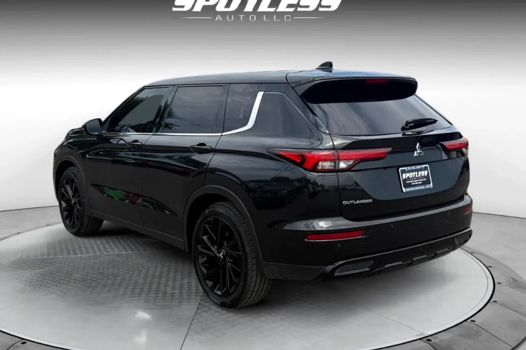 2022 Mitsubishi Outlander SE Launch Edition photo 1