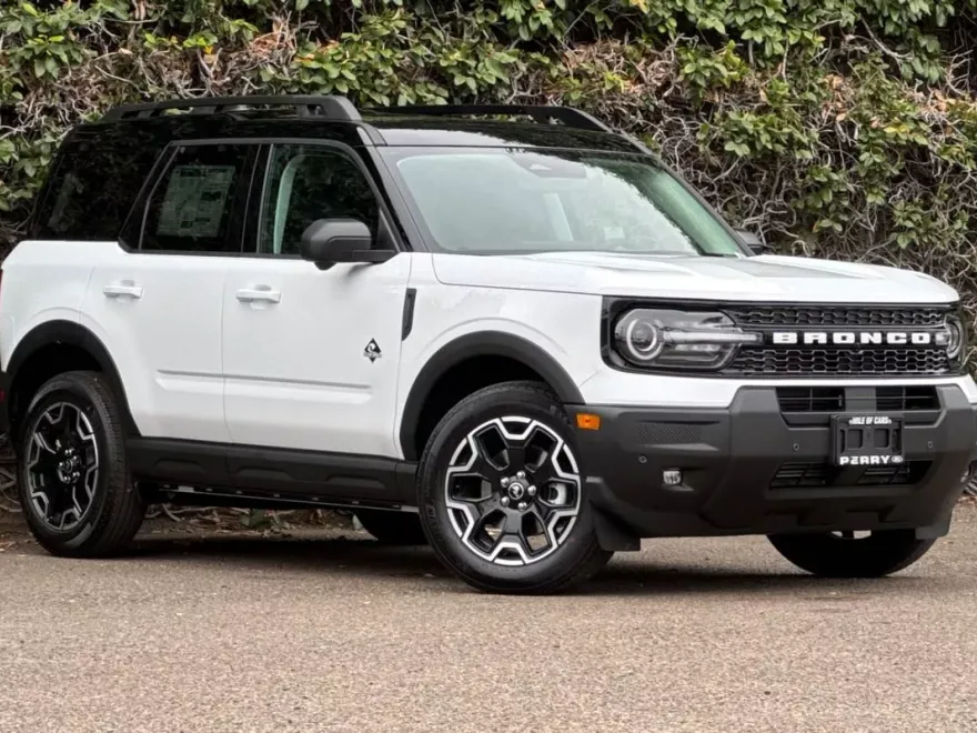 2025 Ford Bronco Sport Outer Banks photo 1
