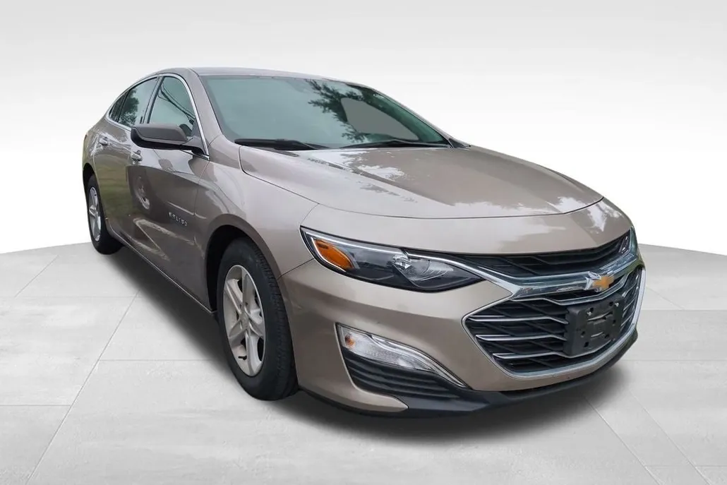 2023 Chevrolet Malibu LS photo 1