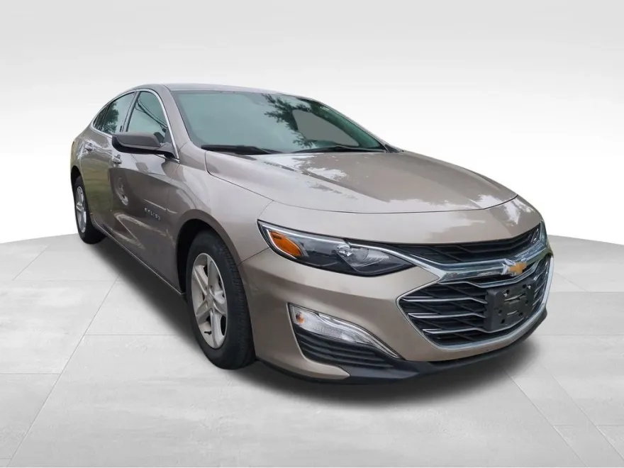 2023 Chevrolet Malibu LS photo 1