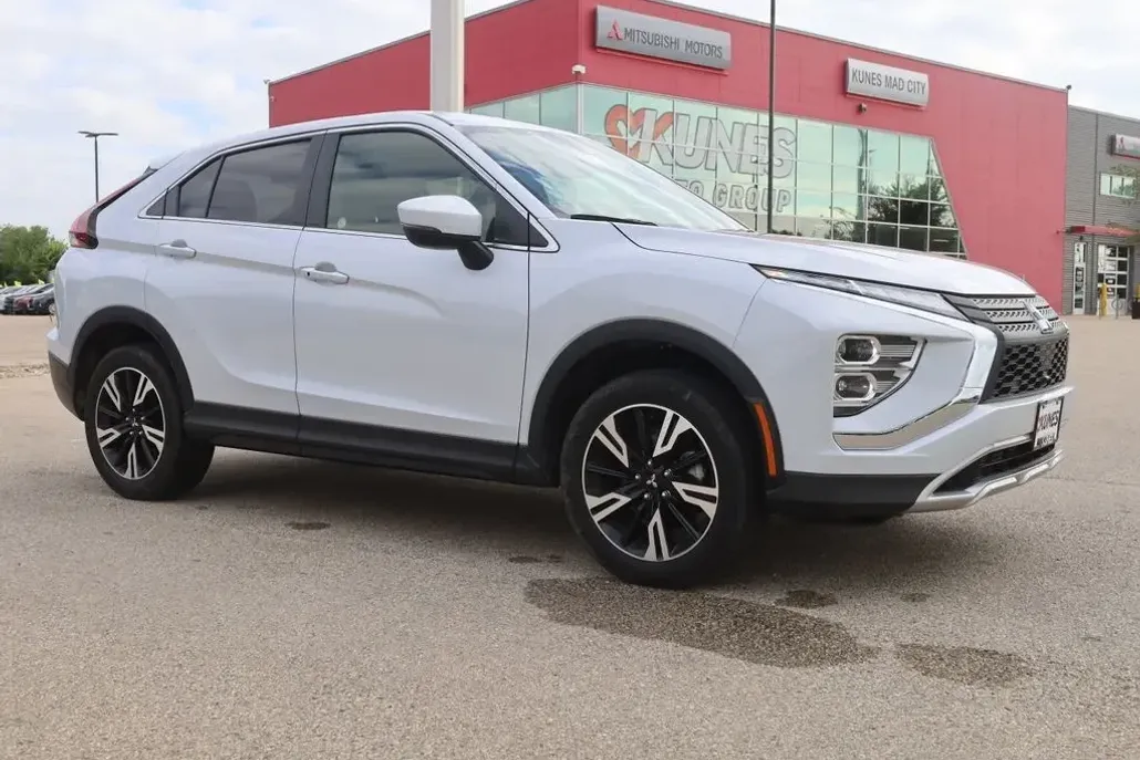 2024 Mitsubishi Eclipse Cross SE photo 1