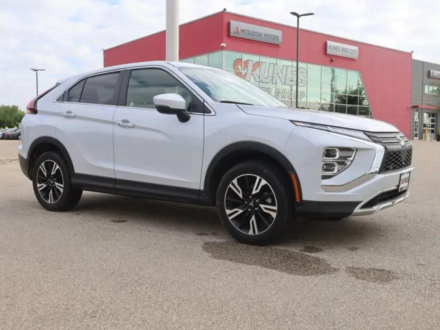 2024 Mitsubishi Eclipse Cross SE photo 1