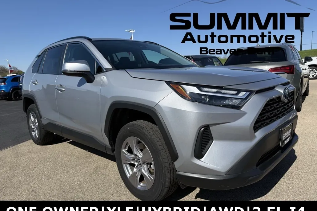2024 Toyota RAV4 Hybrid XLE photo 1