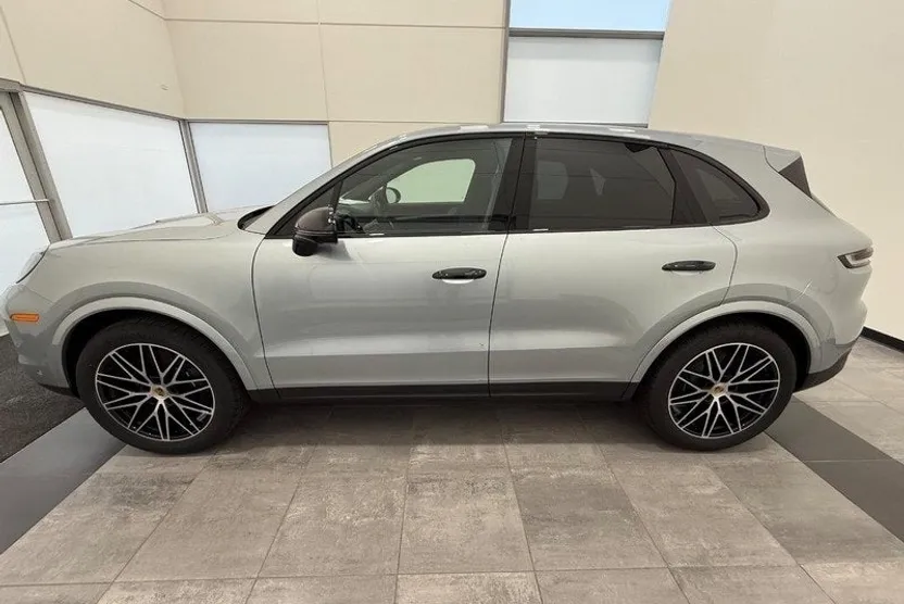 2024 Porsche Cayenne Base photo 1