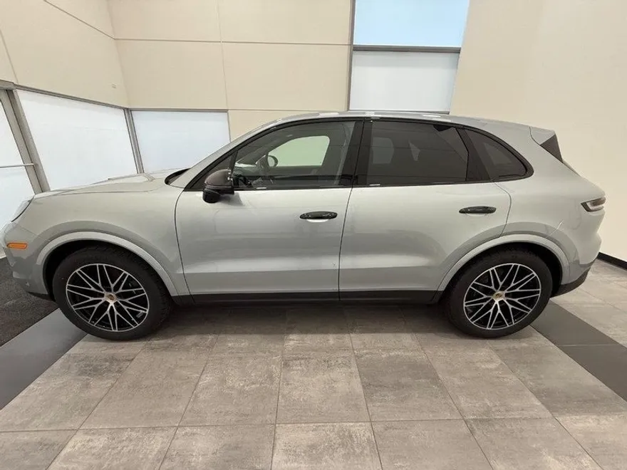 2024 Porsche Cayenne Base photo 1