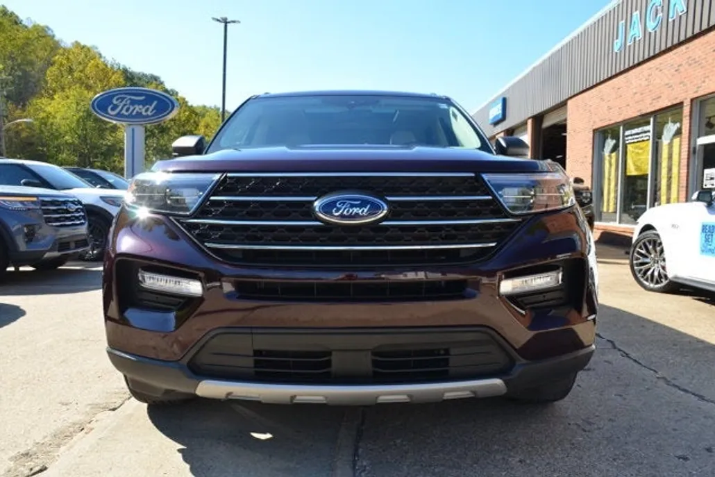 2022 Ford Explorer XLT photo 1