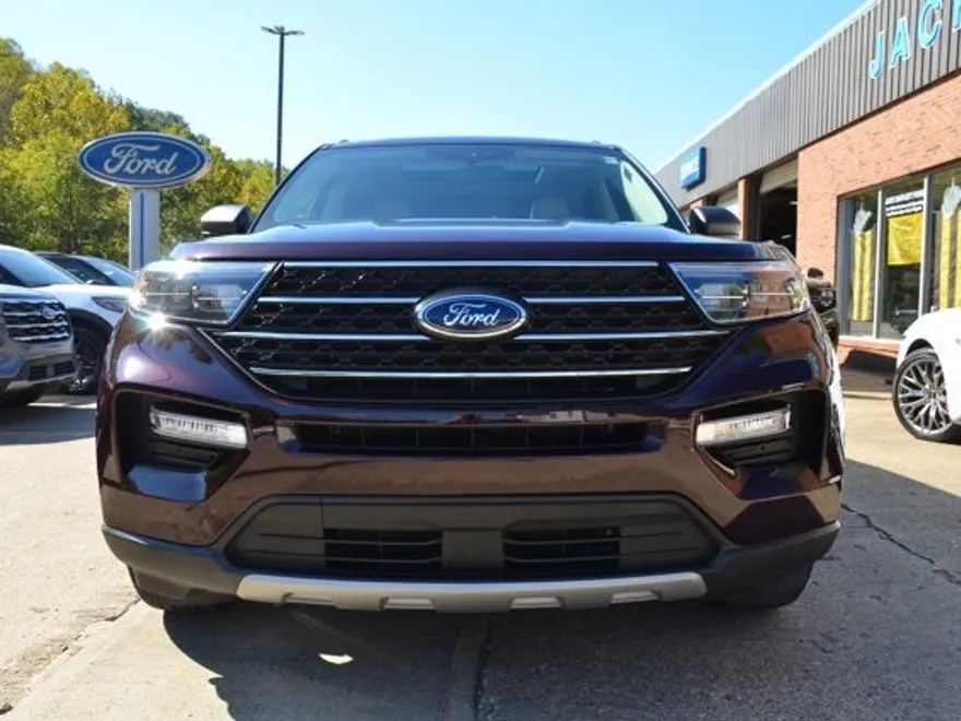 2022 Ford Explorer XLT photo 1