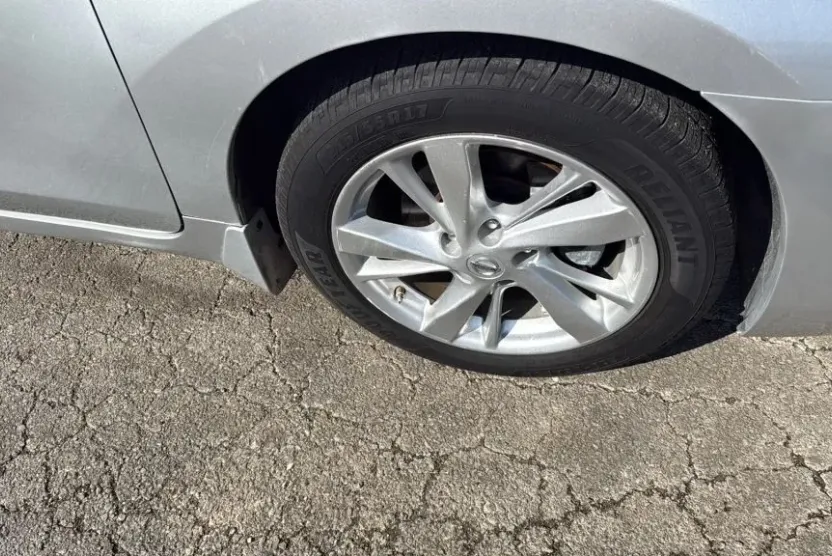 2015 Nissan Altima 2.5 SV photo 1