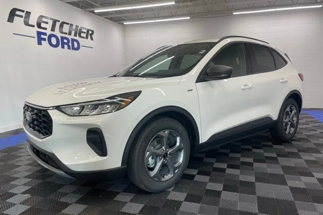 2025 Ford Escape Hybrid ST-Line photo 1