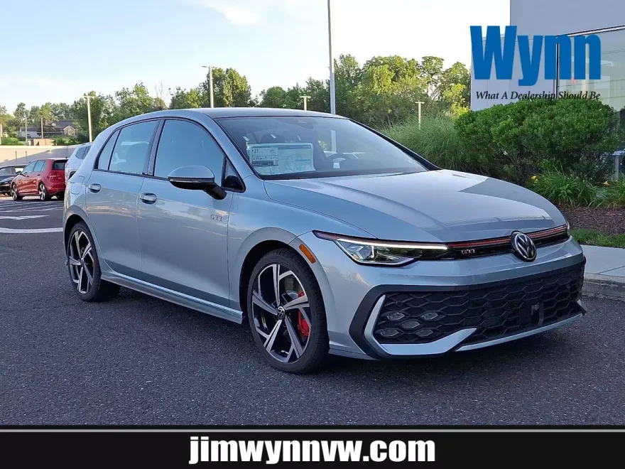 2025 Volkswagen Golf GTI SE photo 1