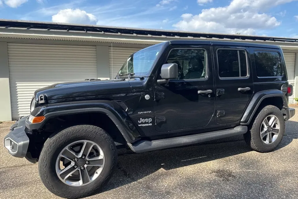 2021 Jeep Wrangler Unlimited Sahara photo 1