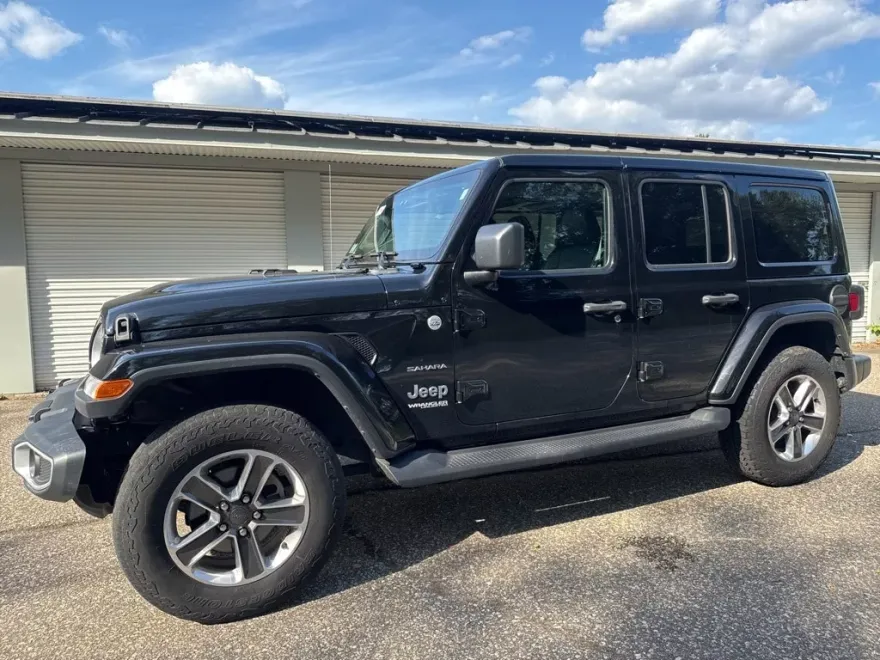2021 Jeep Wrangler Unlimited Sahara photo 1