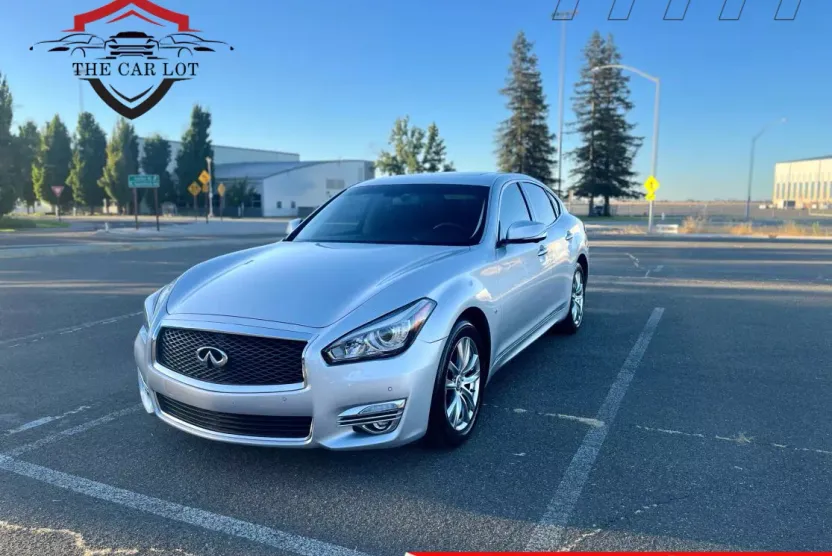 2017 Infiniti Q70 3.7 photo 1