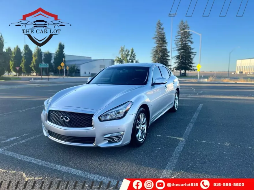 2017 Infiniti Q70 3.7 photo 1