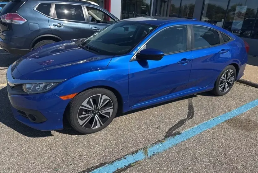 2017 Honda Civic EX-T photo 1