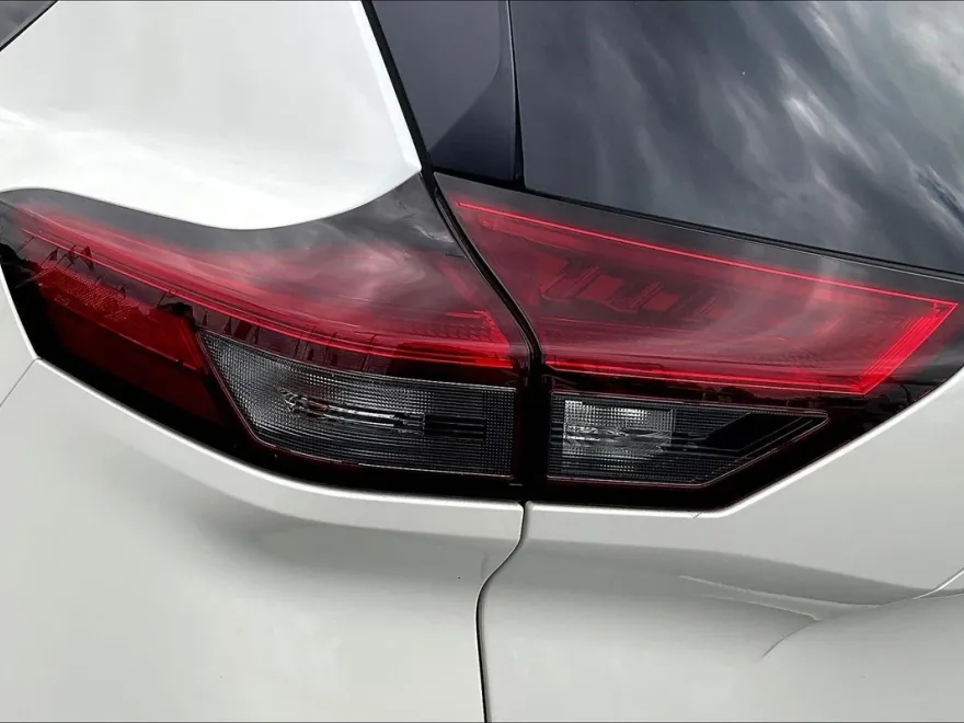 2023 Nissan Rogue SV photo 28