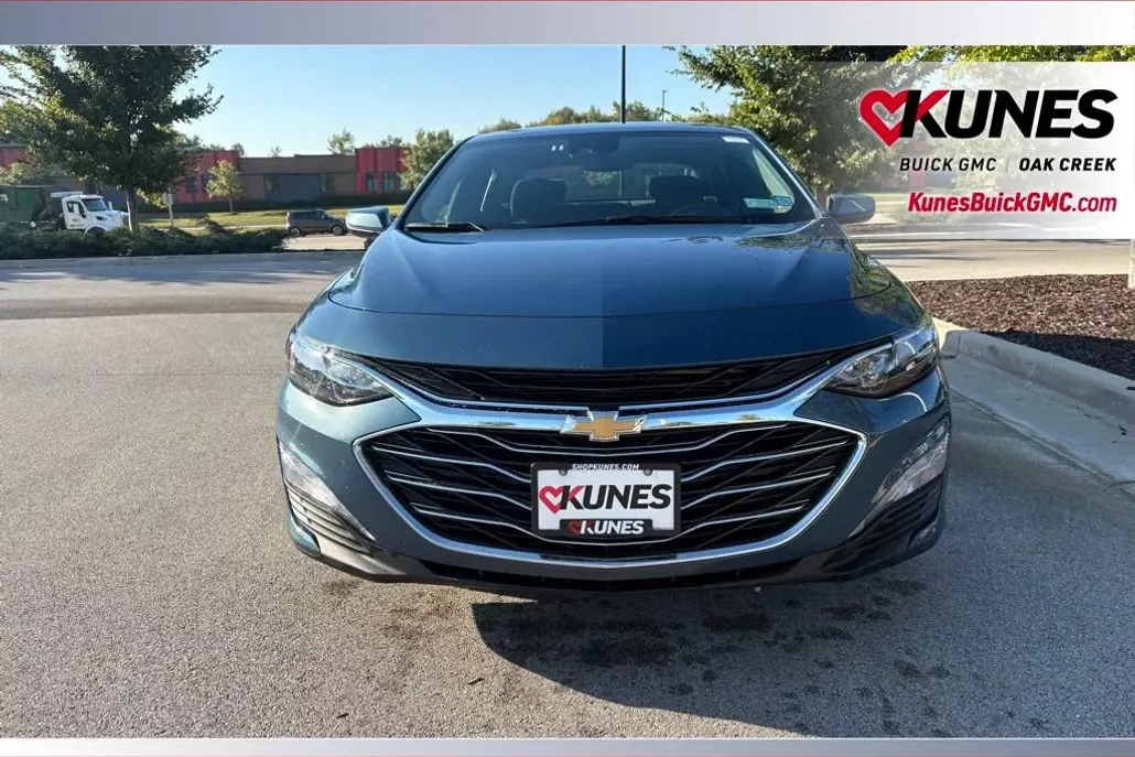 2024 Chevrolet Malibu 1LT photo 1